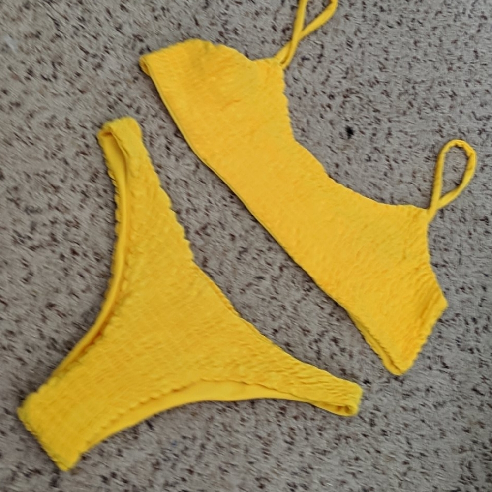 Yellow textured bikini